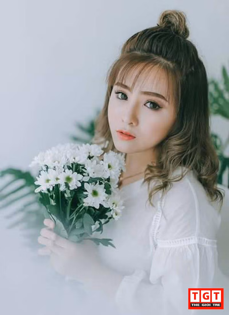 Gom góp sau 2 năm tự lập, cô đã có thể phụ ba mẹ gần 300 triệu đồng để xây nhà. Đó là niềm hãnh diện bản thân lớn nhất của Thảo Hiền tính tới thời điểm hiện tại. Cô nàng xinh đẹp cho hay bản thân luôn hy vọng có thể chăm sóc và đền đáp công ơn cha mẹ thật nhiều.