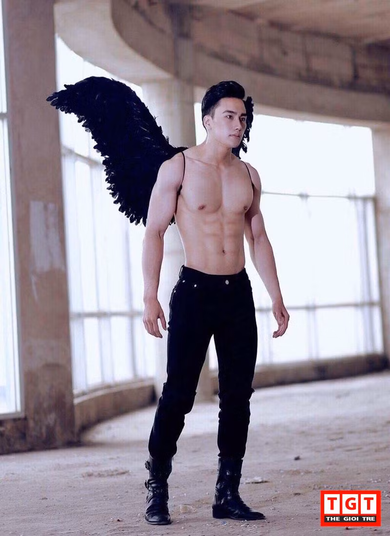 "Mình sẽ cố gắng hết sức làm việc tốt nhất có thể với những công việc mà mình đang tham gia. Mỗi khi có cơ hội thì mình sẽ cố gắng lắm bắt để phát triển sự nghiệp của bản thân. Ước mơ của mình trở thành 1 diễn viên chuyên nghiệp...".