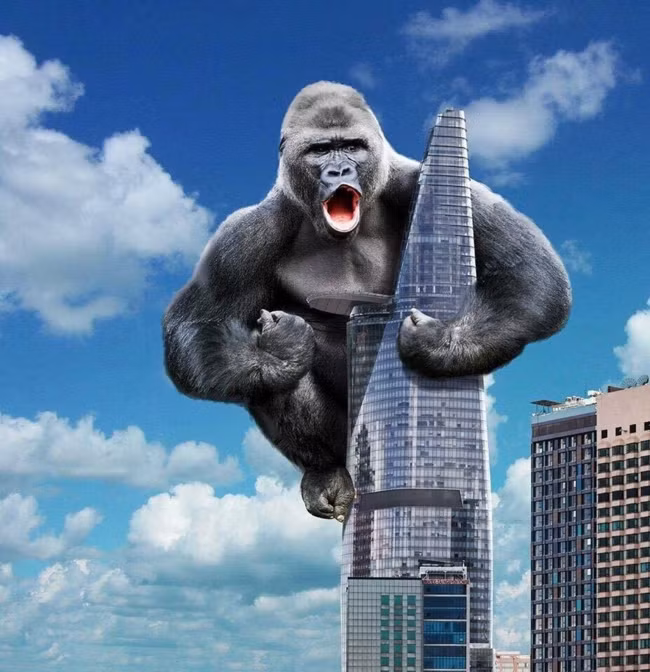 Tòa nhà Bitexo - biểu tượng của TP.HCM cũng bị Kong "chiếm đóng".