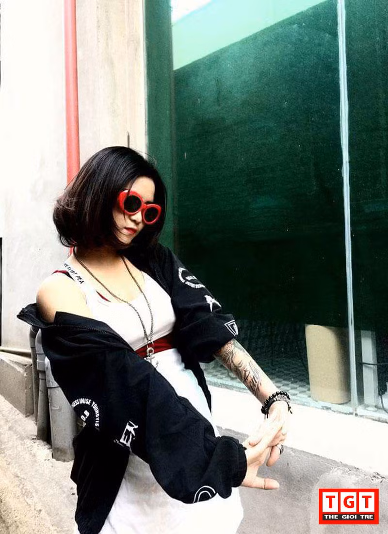 Nói thêm về dự định tương lai của mình, cô nàng nữ dancer 9X chia sẻ: "Sau khi hoàn thành khóa học tại Đại học Văn hóa Nghệ thuật Quân đội Hà Nội, Vy muốn được học thêm chuyên ngành vũ công tại nước ngoài, sau đó học hỏi để trở thành một dancer giỏi được nhiều người biết tới".