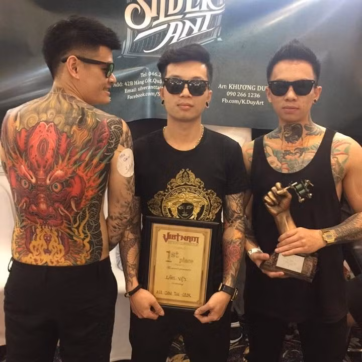 Mới đây tại Thành phố Hồ Chí Minh, một " đại hội xăm thủ" đã được tổ chức nhằm tạo sân chơi cho các thợ xăm tới từ nhiều tỉnh thành trong cả nước. Tên chính thức của chương trình này là Vietnam Tattoo Convention, đây là lần thứ 4 chương trình này được tổ chức.