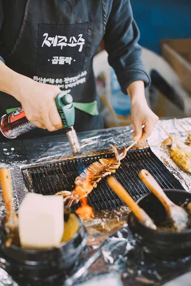 Đồ ăn Hàn Quốc khá ngon và hợp khẩu vị với người Việt, mỗi bữa ăn trung bình hết 10.000 won, một ngày hết tầm 30.000 won.