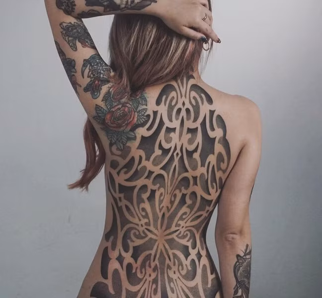 Nhờ được chú ý, Hi Lộ cũng thuận lợi hơn trong việc phát triển hướng đi riêng của mình.