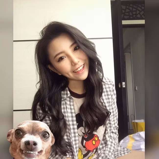 Thạch Hi Lộ phủ kín toàn bộ lưng mình và hai cánh tay bằng những hình xăm lớn có màu sắc bắt mắt.