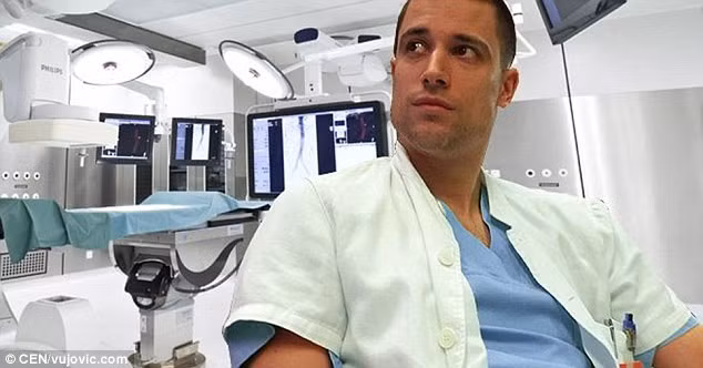 Nam bác sĩ không quá chú trọng đến hình thức bên ngoài. Anh thích một cô gái hài hước, yêu đời, thú vị và biết quan tâm đến mọi người xung quanh.