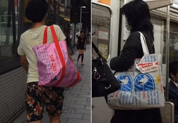 Chiếc áo này cũng khiến nhiều người được dịp nhắc lại những chiếc túi cũng làm từ các bao bì cám cho gia súc này từng gây sốt tại Nhật Bản.