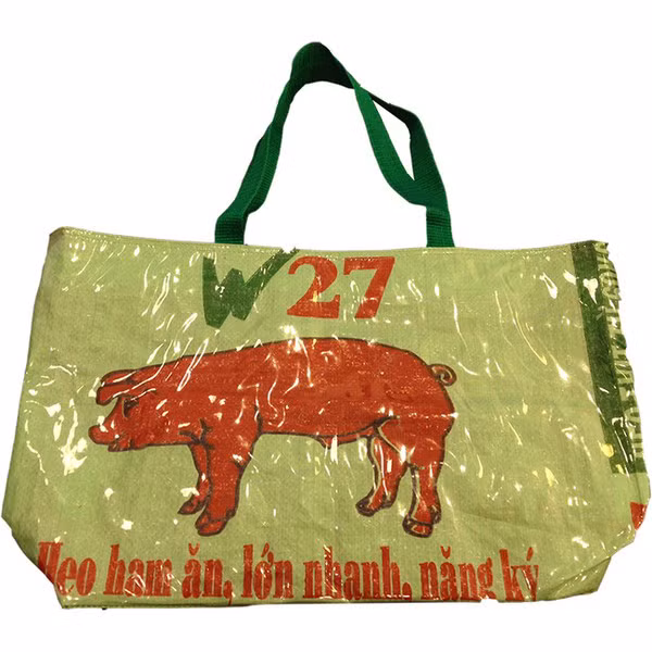 Hình ảnh của chiếc áo đặc biệt này đã thu hút lượng lớn người quan tâm trên mạng với rất nhiều bình luận.