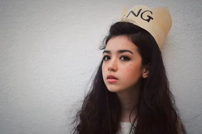 Fan hy vọng hot girl lai sẽ chăm cập nhật hình ảnh mới tại Facebook có gần 75.000 theo dõi.