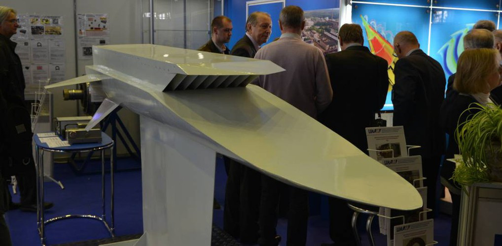 "Trong khi đó 3M22 Zircon - chủ yếu đảm nhiệm vai trò tên lửa hành trình chống hạm sẽ yêu cầu độ sai lệch chỉ được vài mét, nhưng trong trường hợp này, con số trên có thể tới hàng chục mét", chuyên gia Nga nhận định.