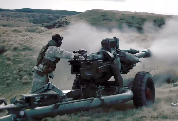 Pháo được kéo bằng các loại xe tải hoặc các loại xe bánh hơi có khả năng việt dã cao.