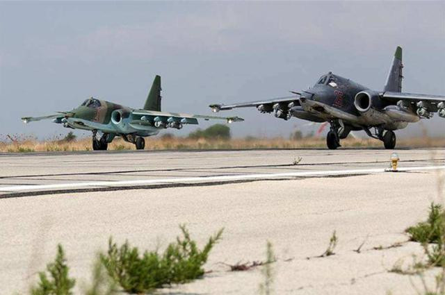 Su-24 thường mang theo 4 quả bom không điều khiển loại 250 kg, và trong một đợt tiến công thường ném 2 quả bom vào mỗi mục tiêu. Nếu sử dụng hệ thống dẫn đường và ngắm bắn SVP-24, phi công có thể ném bom cách mục tiêu đến 6 km; cự ly này đảm này bảo an toàn, trước mối đe dọa của phần lớn các hệ thống phòng không tầm ngắn.