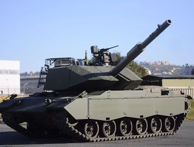 Leonardo M60A3 cũng được sửa đổi tháp pháo với các góc vát nghiêng giúp bảo vệ xe tăng tốt hơn trước các loại đạn xuyên động năng.