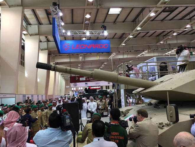 Xe tăng chiến đấu chủ lực M60A3 do Leonardo tiến hành hiện đại hóa được bổ sung nhiều tấm giáp phụ composite bao quanh sườn xe cũng như tháp pháo cho khả năng bảo vệ vượt trội.