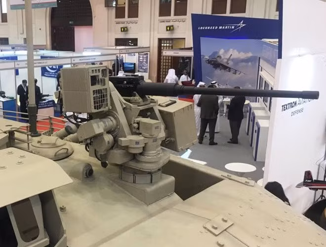 Đi theo xu hướng công nghệ mới, xe tăng được trang bị súng máy hạng nặng cỡ nòng 12,7mm điều khiển từ bên trong xe.