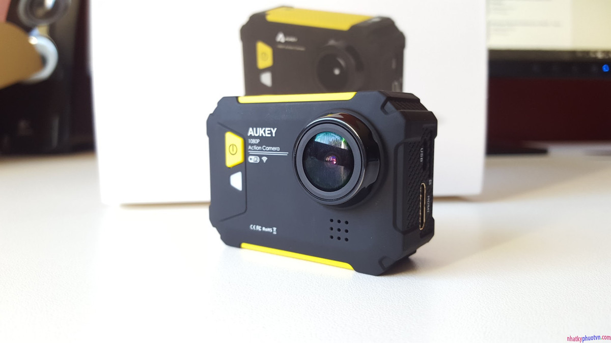 Hiện các trang công nghệ cũng đang tiến hành so sánh rất kỹ lưỡng thông số, chất lượng của chiếc camera gắn người cho CSGT với những thiết bị ghi hình thường được dân du lịch sử dụng. Sự xuất hiện của chiếc camera gắn vô tình đã tạo nên sự đa dạng lựa chọn cho những mục đích sử dụng khác ngoài mục đích giám sát.