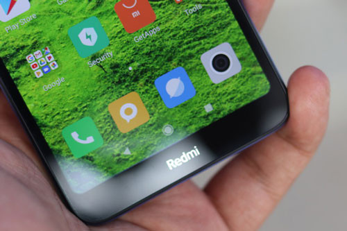 Tuy không có cảm biến vân tay nhưng máy có tính năng mở khóa màn hình bằng công nghệ nhận diện khuôn mặt.