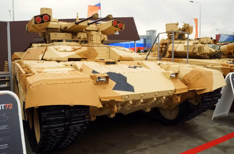 Tháng 9/2013, Tập đoàn Uralvagonzavod chính thức giới thiệu xe chiến đấu bọc thép BMPT-72 Terminator 2 tại triển lãm RAE 2013 ở Nizhny Tagil. Nó được phát triển dựa trên mẫu BMPT thế hệ trước đó. Dòng BMPT được phát triển dựa trên kinh nghiệm xương máu của hàng trăm binh sĩ Nga trong cuộc chiến Chechnya. Nguồn ảnh: Bastion-Kapenko