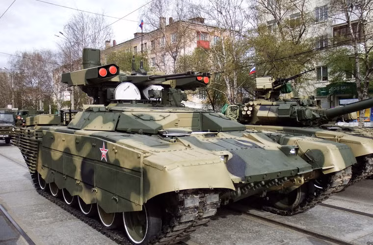 BMPT-72 được thiết kế cho nhiệm vụ yểm trợ, bảo vệ xe tăng tác chiến trong môi trường đô thị. Vai trò chính của nó là tiêu diệt bộ binh ẩn núp đối phương trong đô thị, nhưng bên cạnh đó cũng có khả năng tiêu diệt các loại xe tăng, thiết giáp và trực thăng bay thấp. Nguồn ảnh: Bastion-Kapenko