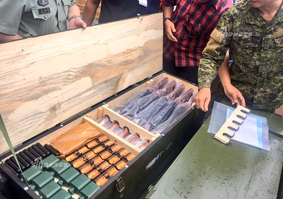 Đáng chú ý, Trung Quốc đã cung cấp cho Philippines một số khẩu sún trường bắn tỉa NDM-86 - phiên bản sao chép mẫu Dragunov SVD huyền thoại của Liên Xô được NORINCO thực hiện. Nguồn ảnh: Sina