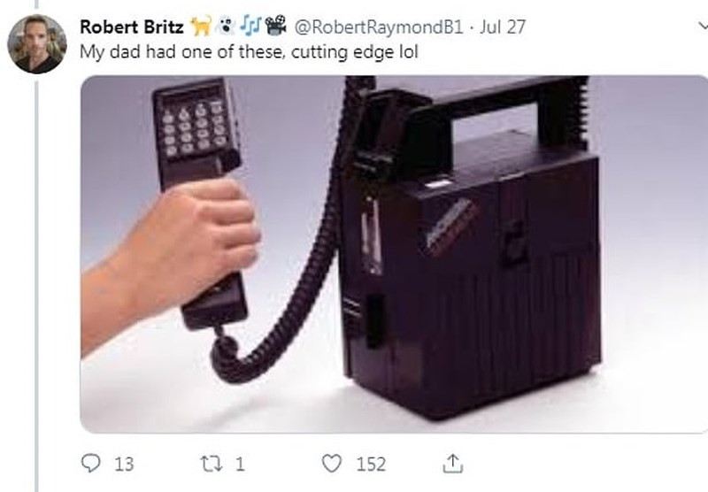 Một người bạn của Angelina McFeron đã liệt kê Samsung và nói rằng, chiếc điện thoại di động đầu tiên của cô ấy là số 12, "tôi đã sơn nó bằng lọ sơn móng tay màu hồng lấp lánh".