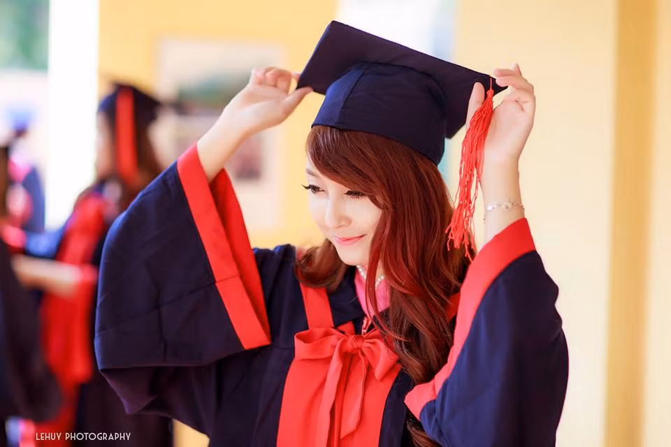 Do sự việc đi quá xa, nằm ngoài tầm kiểm soát nên Hảo và gia đình của cô đã xác định nhờ đến sự can thiệp từ bên ngoài. Cô nữ sinh xinh đẹp nhờ bạn bè, dân mạng chụp lại màn hình tất cả những bài đăng từ các trang tin, fanpage hay Facebook cá nhân nào chia sẻ bài quy kết tội vô căn cứ cho cô để làm bằng chứng việc mình bị vu oan.