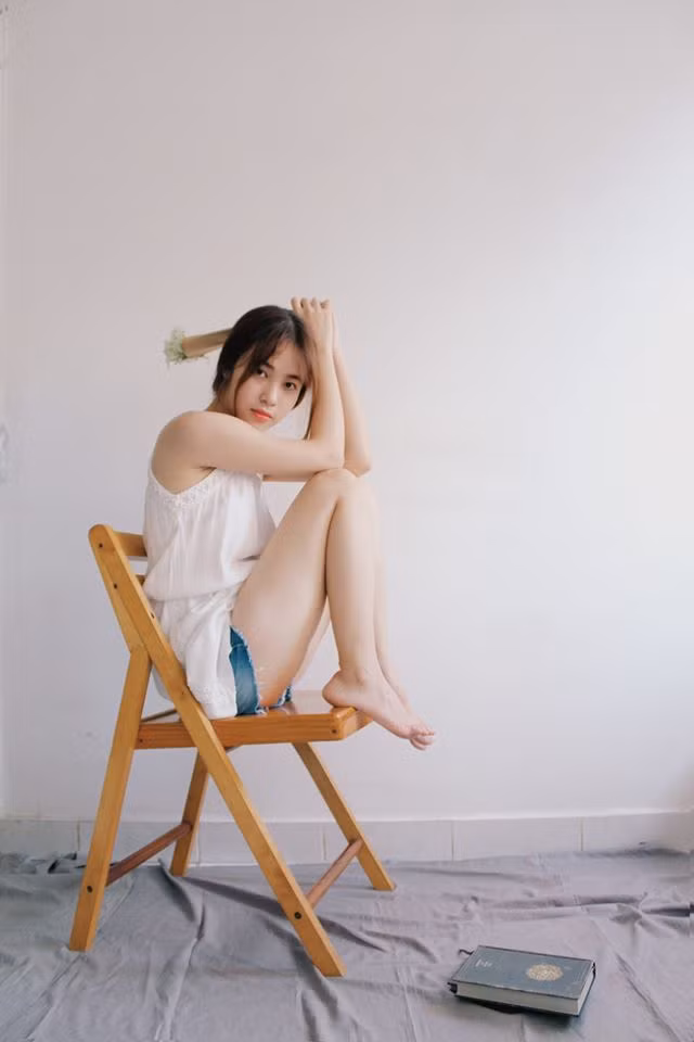 Là một sinh viên báo chí, việc mà Ca Dao hay nhiều bạn trẻ khác vẫn đang làm từng ngày, từng giờ đó là tích cực học hỏi, không ngừng trau dồi các kỹ năng, không ngại lăn xả với nghề. Trải qua 4 năm học tập và rèn luyện, Ca Dao cảm thấy rất yêu thích công việc viết báo, quá trình tác nghiệp, đào sâu để khai thác thông tin.