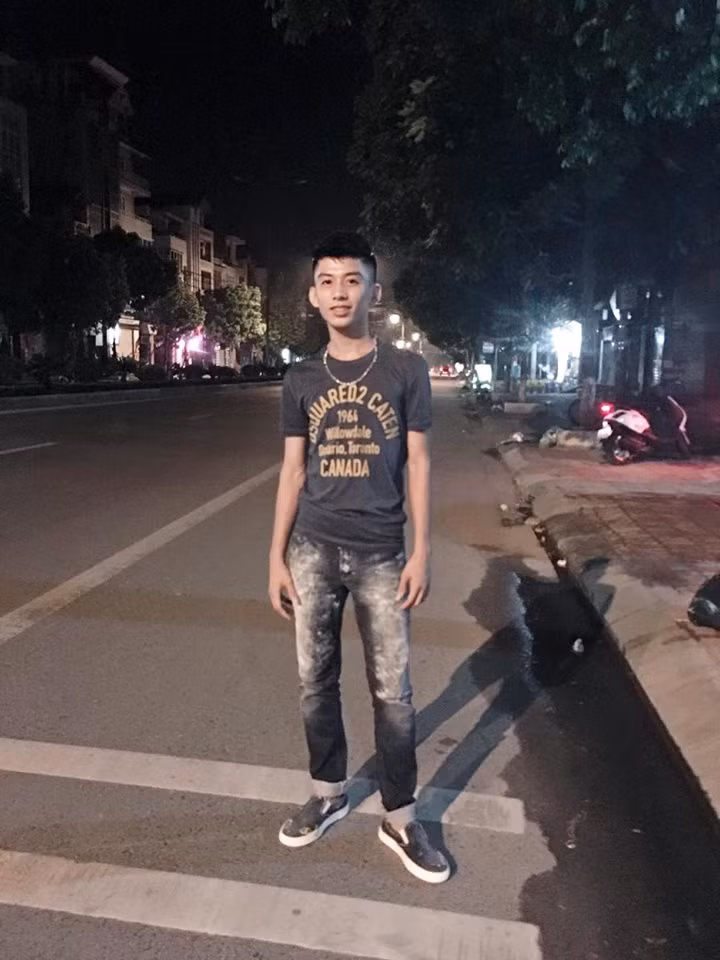 Được biết, ngoài đời Quang Thanh là một chàng trai có phong cách rất trẻ trung, có chút "quậy" và khá phóng khoáng. Dù mới 18 tuổi nhưng Quang Thanh đã đi làm và cũng có cách tận hưởng cuộc sống khá thú vị bằng những chuyến đi chơi, du lịch từ xa tới gần.