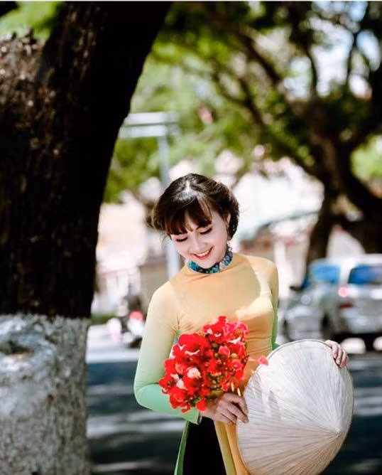 Nhờ những hình ảnh đẹp này mà chị Thu Hà được đặt cho biệt danh "thiếu nữ 36 tuổi" hay "hot girl U40". Chia sẻ về điều này, chị Thu Hà rất khiêm tốn, cho rằng mọi người dường như đã quá ưu ái nên mới đặt cho chị những biệt danh mĩ miều đến vậy.