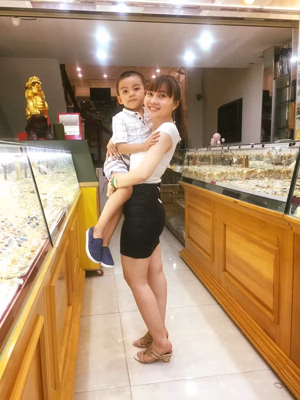 Hiện đang làm chủ một cửa hàng vàng bạc, trang sức khá nổi tiếng... chị Thu Hà thường xuyên chỉ dạy các nhân viên phải cười nhiều, niềm nở với khách... nên rất có thể một thái độ sống vui vẻ, giàu lòng bao dung, nhiều tiếng cười cũng là một lý do khiến chị Hà trẻ lâu hơn. Theo chị Hà: "Bực tức, cau có sẽ chỉ khiến mặt có thêm nhiều nếp nhăn mà thôi. Cho nên hãy luôn cười vui vẻ".