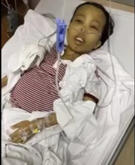 Cư dân mạng Trung Quốc mới đây truyền tay nhau loạt ảnh về một người có dáng vẻ dị hợm đang nằm trên giường bệnh. Nhìn vào khuôn mặt quen thuộc này, nhiều người nhận ra ngay đó là đại gia Trần Sơn, nức tiếng cộng đồng mạng Trung Quốc một thời nhờ những thông tin gây sốc về gia thế và khả năng "tán gái" cực đáng nể. Hình ảnh Trần Sơn trên giường bệnh mới đây khiến dân tình xôn xao bàn cãi về số phận một con người mà bản thân anh ta còn rất nhiều điều bí ẩn.