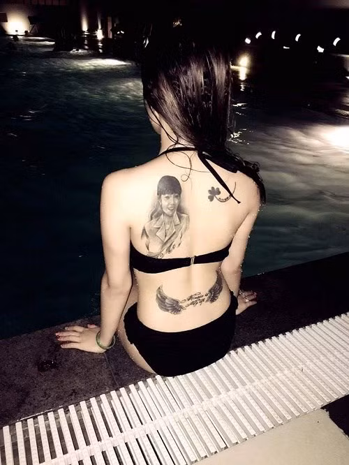 Được biết, Khổng Thùy Dương hiện đang học ngành Thanh nhạc, trường Cao đẳng Nghệ thuật Hà Nội. Số phận kém may mắn đã cướp đi người mẹ đẻ của Thùy Dương năm cô thi vào trung học phổ thông. Trước đó là những năm tháng cô gái 9X không được nhận sự chăm sóc kỹ càng của mẹ giống như những đứa trẻ khác bởi căn bệnh suy thận mà mẹ mắc phải. Nhắc đến những câu chuyện, những ước mơ được gần gũi, ở bên mẹ nhưng mãi mãi không thể trở thành hiện thực này, Thùy Dương vẫn còn nguyên cảm xúc buồn bã.