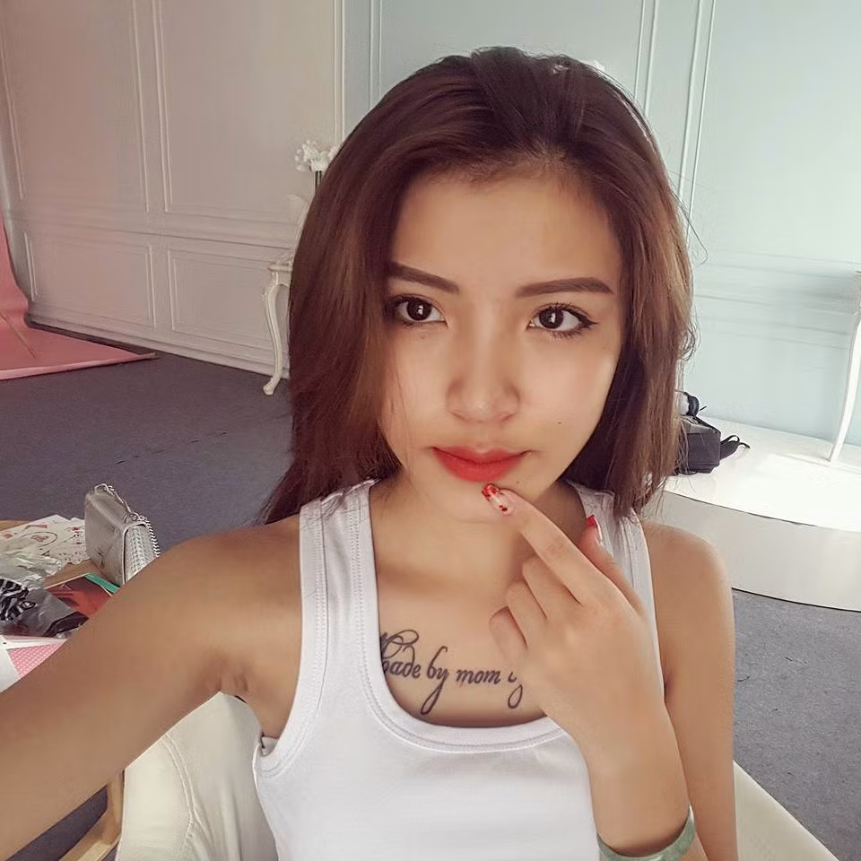 Và quan trọng nhất đối với Thùy Dương: “Con người ta có tốt hay không, chỉ có thể đánh giá qua con người bên trong, hình xăm là để thể hiện cá tính, thể hiện sự mạnh mẽ hay thể hiện ý nghĩa gì đó quan trọng của người xăm hình chứ không thể hiện sự tốt xấu của con người họ. Xã hội chỉ phát triển nếu có những con người dám nghĩ dám làm chứ không thể nào phát triển nếu có những con người luôn suy nghĩ lạc hậu và vội vàng phán xét”.