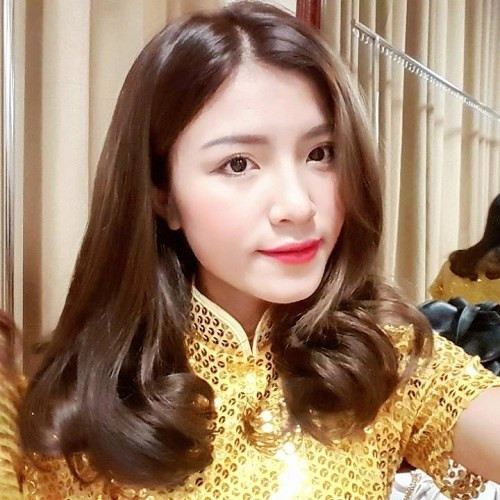 Hình xăm đôi cánh với dòng chữ “Music is my life” ở phái sau hông cũng mang ý nghĩa tưởng nhớ đến người mẹ quá cố của Thùy Dương. Được biết, mẹ cô là một người đam mê thanh nhạc, nhưng ước mơ trở thành ca sĩ, nhạc sĩ đã không thể thực hiện được do bệnh tật. Chính vì vậy, Thùy Dương đã quyết tâm hoàn thành mơ ước của mẹ, khẳng định “âm nhạc là cuộc sống” để có thêm nghị lực.