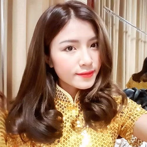 Hình xăm đôi cánh với dòng chữ “Music is my life” ở phái sau hông cũng mang ý nghĩa tưởng nhớ đến người mẹ quá cố của Thùy Dương. Được biết, mẹ cô là một người đam mê thanh nhạc, nhưng ước mơ trở thành ca sĩ, nhạc sĩ đã không thể thực hiện được do bệnh tật. Chính vì vậy, Thùy Dương đã quyết tâm hoàn thành mơ ước của mẹ, khẳng định “âm nhạc là cuộc sống” để có thêm nghị lực.