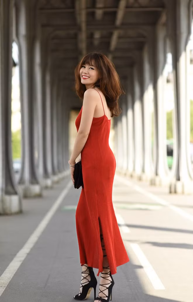 Trải qua vô vàn khó khăn nơi đất khách quê người, những áp lực trên ghế giảng đường, tưởng chừng có lúc phải bỏ xứ trở về Việt Nam với bố mẹ... nhưng với sự kiên trì, cần mẫn, Amanda Huỳnh cũng dần làm quen với cuộc sống, cách học tập mới ở Pháp. Một năm sau, Amanda Huỳnh lấy được bằng Thạc sĩ trong sự vui mừng của gia đình và nhiều bạn bè. Tấm bằng cũng khiến bản thân người đẹp trẻ tuổi cảm thấy tự tin và có động lực hơn để tiến tới những mục tiêu cao hơn.