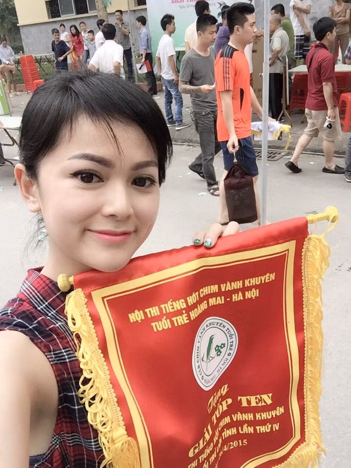 Thời gian đầu, khi thường xuyên nhận được những lời nhận xét tiêu cực, bản thân Phương Thảo cũng khá chạnh lòng. Nhưng sau này, cô gái trẻ gần như gạt bỏ mọi sự săm soi, dòm ngó, chỉ hết mình với niềm vui, đam mê của mình và thể hiện nó một cách tự nhiên nhất. Dù là một người cực mê chơi chim cảnh, nhưng Phương Thảo lại hoàn toàn không thường xuyên khoe những bức ảnh liên quan đến thú vui này trên trang cá nhân của mình bởi thú vui, đam mê không nhất thiết phải khoe ra, khoa trương để tất cả mọi người chú ý.