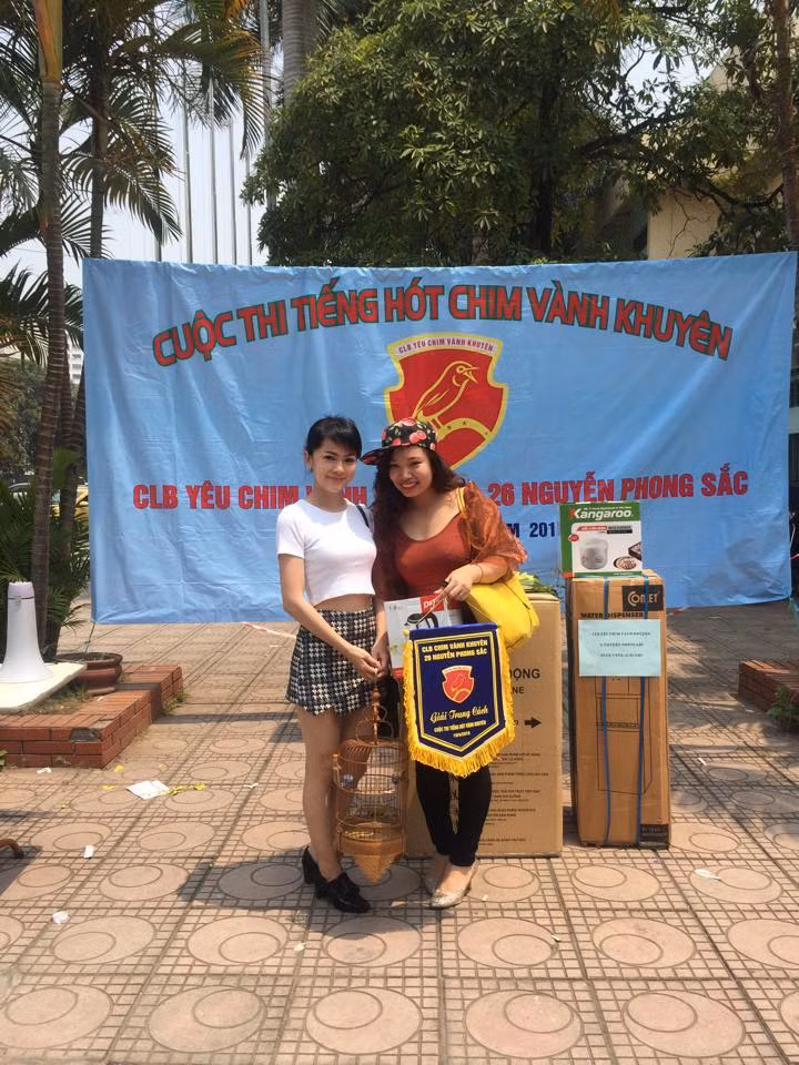 Ngoài yêu thích chim cảnh, Phương Thảo còn thích nuôi chó, chơi game và thể thao, đặc biệt là môn bóng bàn. Tất cả những thú vui này đều được Phương Thảo cho là khá nam tính. Nó cũng nói lên một phần nào đó cá tính, con người của Phương Thảo – một cô gái năng động, mạnh mẽ và yêu thích những trải nghiệm mới mẻ.