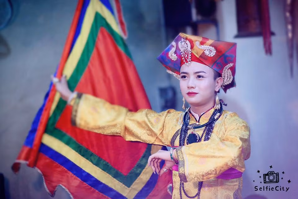 Làm được những điều trên, chắc chắn Hoàng Quốc Việt sẽ có được nền tảng vững chắc đến vươn tới những ước mơ của mình trong tương lai. Cậu đồng điển trai hiện vẫn nhận được rất nhiều sự giúp đỡ, ủng hộ từ phía gia đình, bạn bè… những người hiểu được đam mê cũng như định hướng, cách lựa chọn con đường tốt đẹp của cậu đồng 9X. 