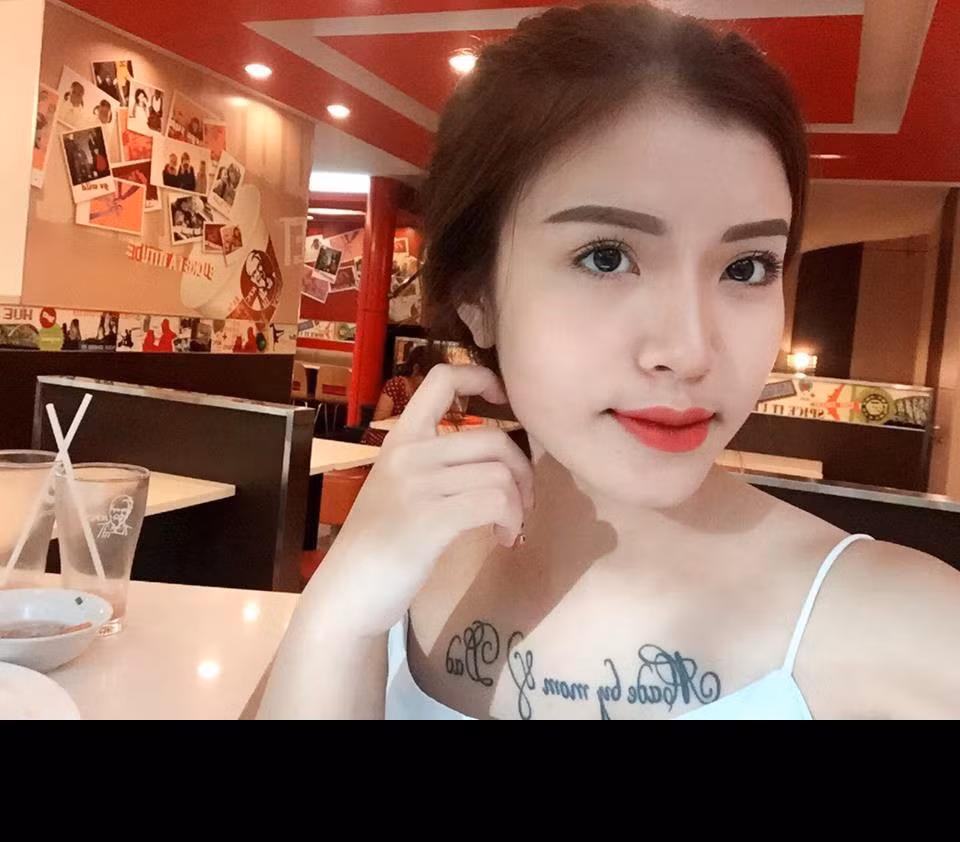 Để lộ nhiều hình xăm cỡ lớn trên cơ thể, dĩ nhiên Thùy Dương cũng phải đương đầu với không ít ý kiến phản đối, chỉ trích từ những người xung quanh và một bộ phận dân mạng. Tuy nhiên cô gái trẻ sinh năm 1998 khẳng định: “Không phải cứ xăm hình thì là người xấu! Con người ta có xấu hay không, chỉ có thể đánh giá qua "gỗ" bên trong mà thôi. Cái suy nghĩ đánh giá con người qua vẻ bên ngoài sẽ luôn không đúng trong mọi trường hợp, mọi khoảng thời gian giống như việc khi xưa ông cha ta đã có câu "tốt gỗ hơn tốt nước sơn". Hãy đừng có nói câu đó như một chú vẹt và tỏ ra nguy hiểm khi mà bạn đang không làm như vậy để đánh giá một con người”.