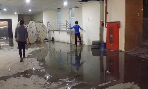 Chung cu Ho Guom Plaza ro ri be phot, boc mui hoi thoi-Hinh-2