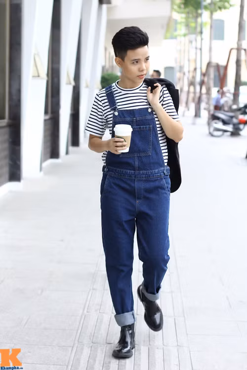 Cách tạo dáng của cô cũng cực "chuẩn man".