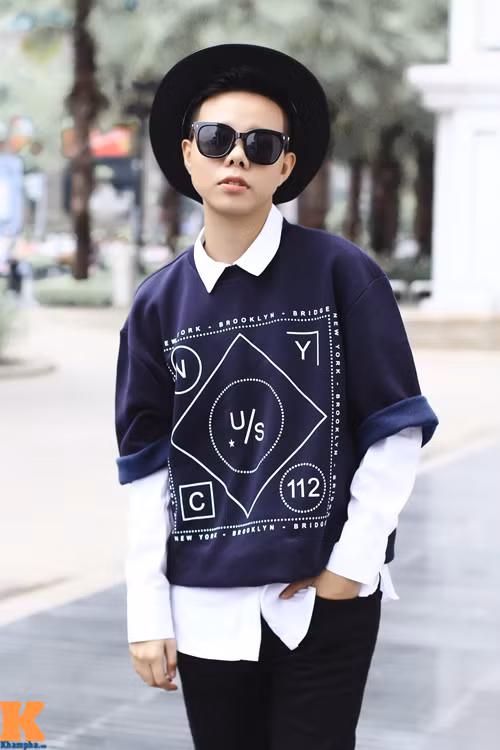 Hậu "The Voice", cô trở nên "nam tính" hơn hẳn với mái tóc ngắn cũn cùng phong cách rất "đàn ông". 