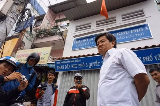 Ngày 21/3, Phó chủ tịch Đoàn Ngọc Hải yêu cầu đoàn kiểm tra thực hiện tháo dỡ trụ sở sinh hoạt khu phố 3 trên đường Trần Khắc Chân (P. Tân Định) lấn chiếm vỉa hè. Đây là công trình lấn chiếm được người dân phát hiện, nhắn tin báo cho ông Hải.