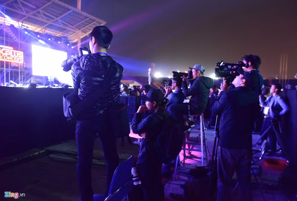 Ngay trong khu vực báo chí cũng rất ít phóng viên tác nghiệp về sự kiện này.