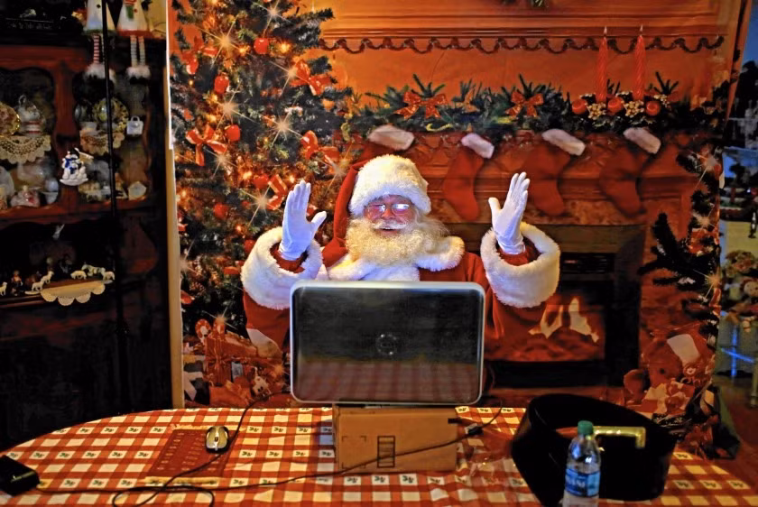 Dich Covid-19 khien My lam vao khung hoang ong gia Noel-Hinh-2