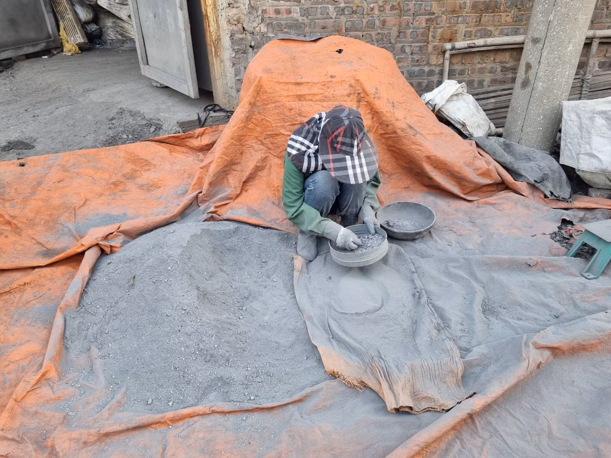 [Ky 1] O nhiem tai lang nghe Man Xa, Bac Ninh: Song cung tro, xi - danh doi suc khoe lay kinh te-Hinh-4