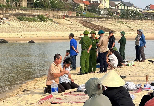 Tim thay thi the 2 hoc sinh duoi nuoc o Quang Binh