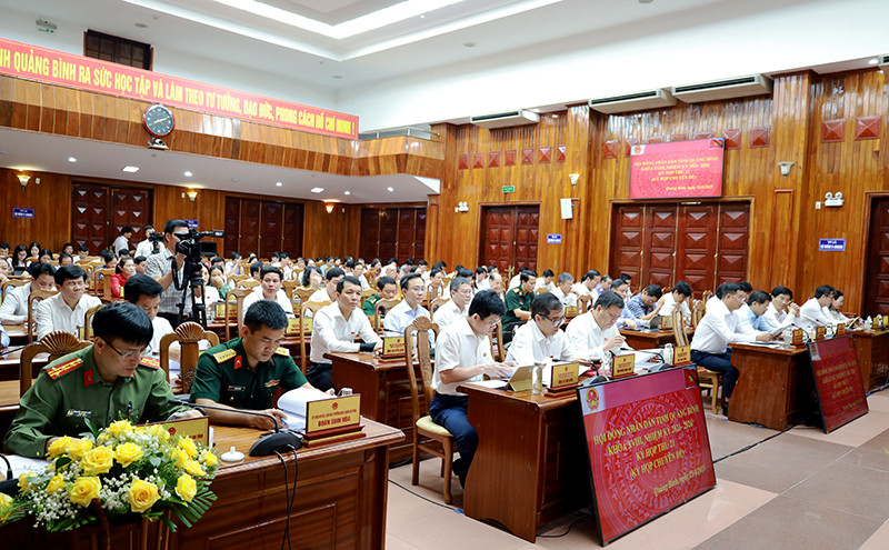 Quang Binh thong qua nghi quyet sap nhap voi Quang Tri