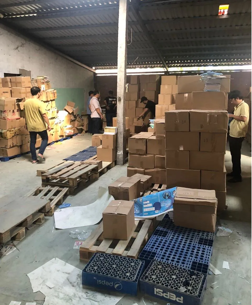 Xét xử 13 bị cáo sản xuất, buôn bán hàng triệu cuốn sách giả - Hình 2 Xet xu 13 bi cao san xuat, buon ban hang trieu cuon sach gia-Hinh-2