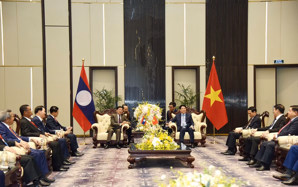 Chu tich nuoc Luong Cuong va Tong Bi thu, Chu tich nuoc Lao du khai truong Ben so 3